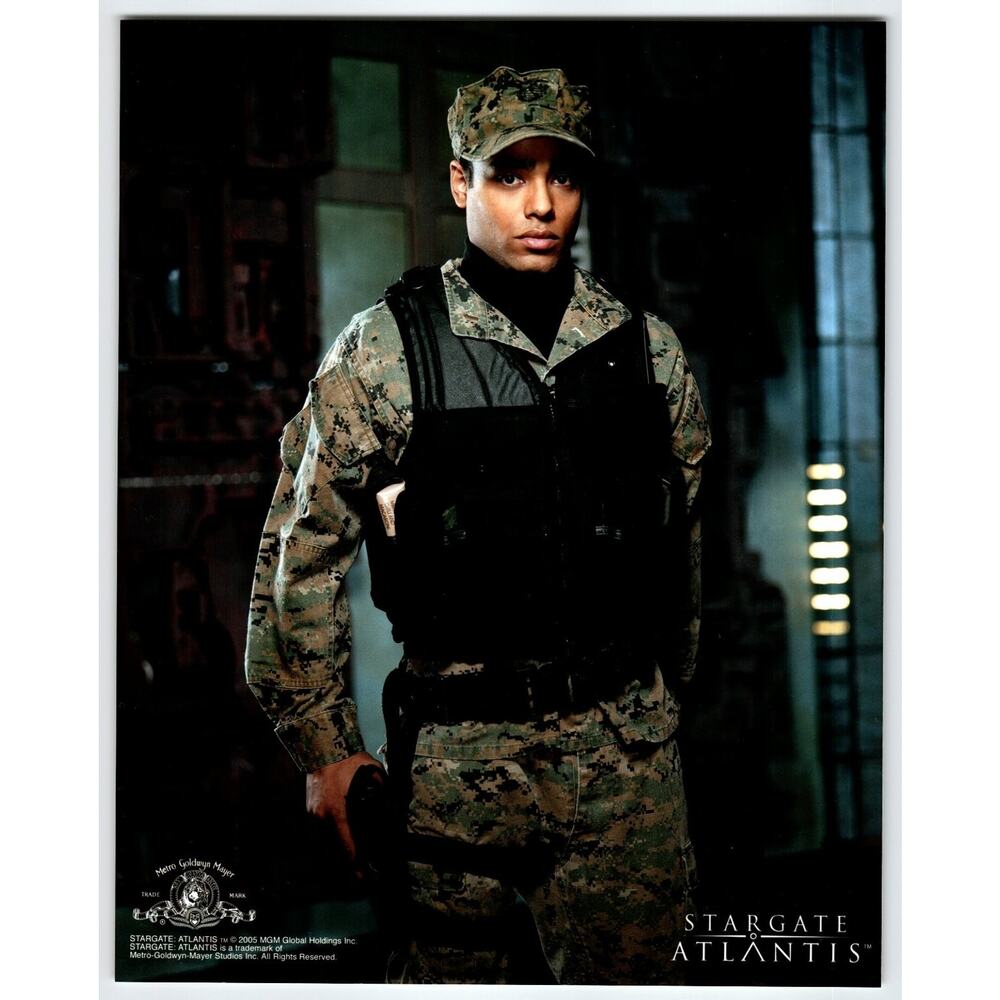 Stargate Atlantis 2005 Press Photo Military Character in Combat Gear